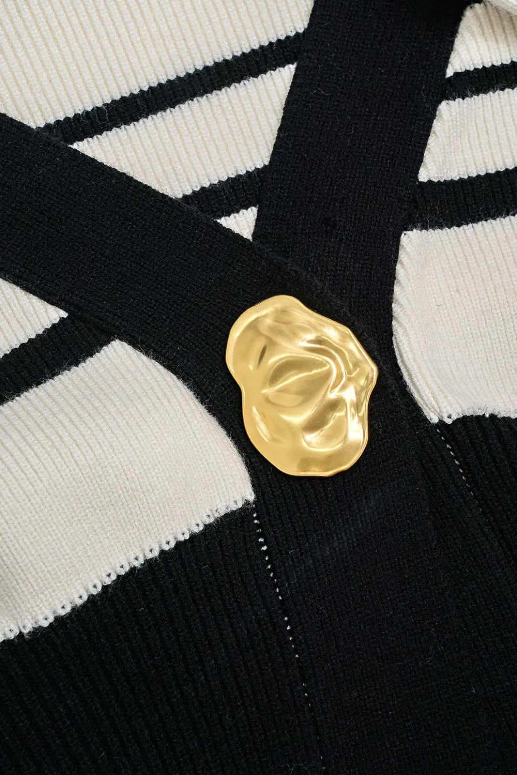 Contrast Knit Metallic Button Cardigan>MICAS New